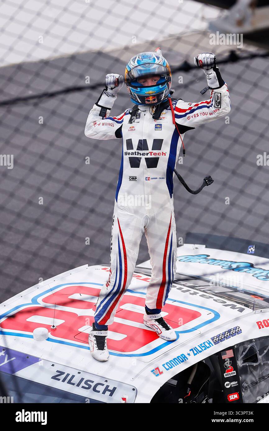 INDIANAPOLIS, IN - JULY 26: Connor Zilisch (#88 JR Motorsports ...
