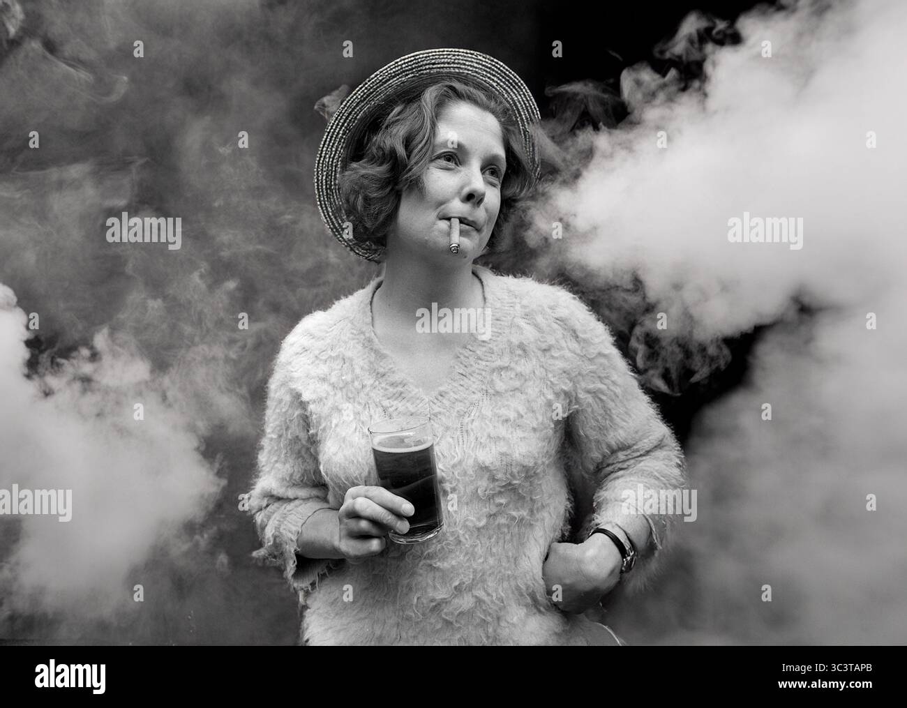 Smoking woman 1960s hi-res stock photography and images