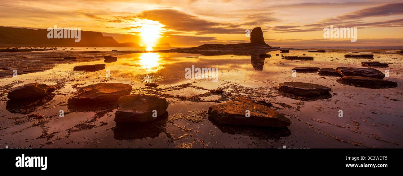 The second circle hi-res stock photography and images - Alamy
