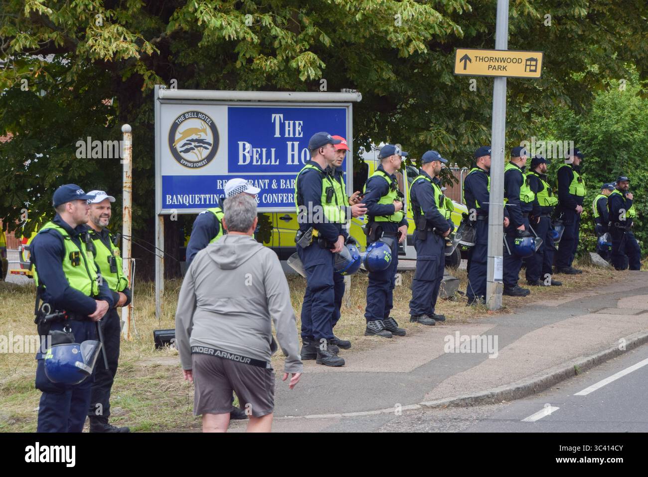 Epping, England, UK. 27th July, 2025. A heavy police presence outside the Bell Hotel in Epping as both pro- and anti- migrant protesters gather. Several anti-migrant protests targeting the hotel have taken place, after an asylum seeker was charged with allegedly trying to kiss a 14-year-old girl. (Credit Image: © Vuk Valcic/ZUMA Press Wire) EDITORIAL USAGE ONLY! Not for Commercial USAGE! Stock Photo