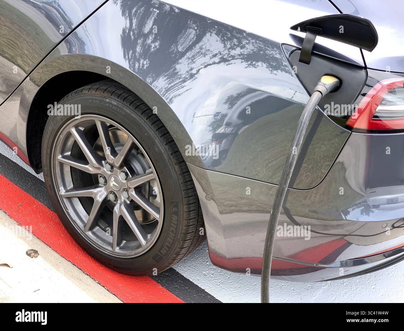 Accept bitcoin hi-res stock photography and images - Alamy