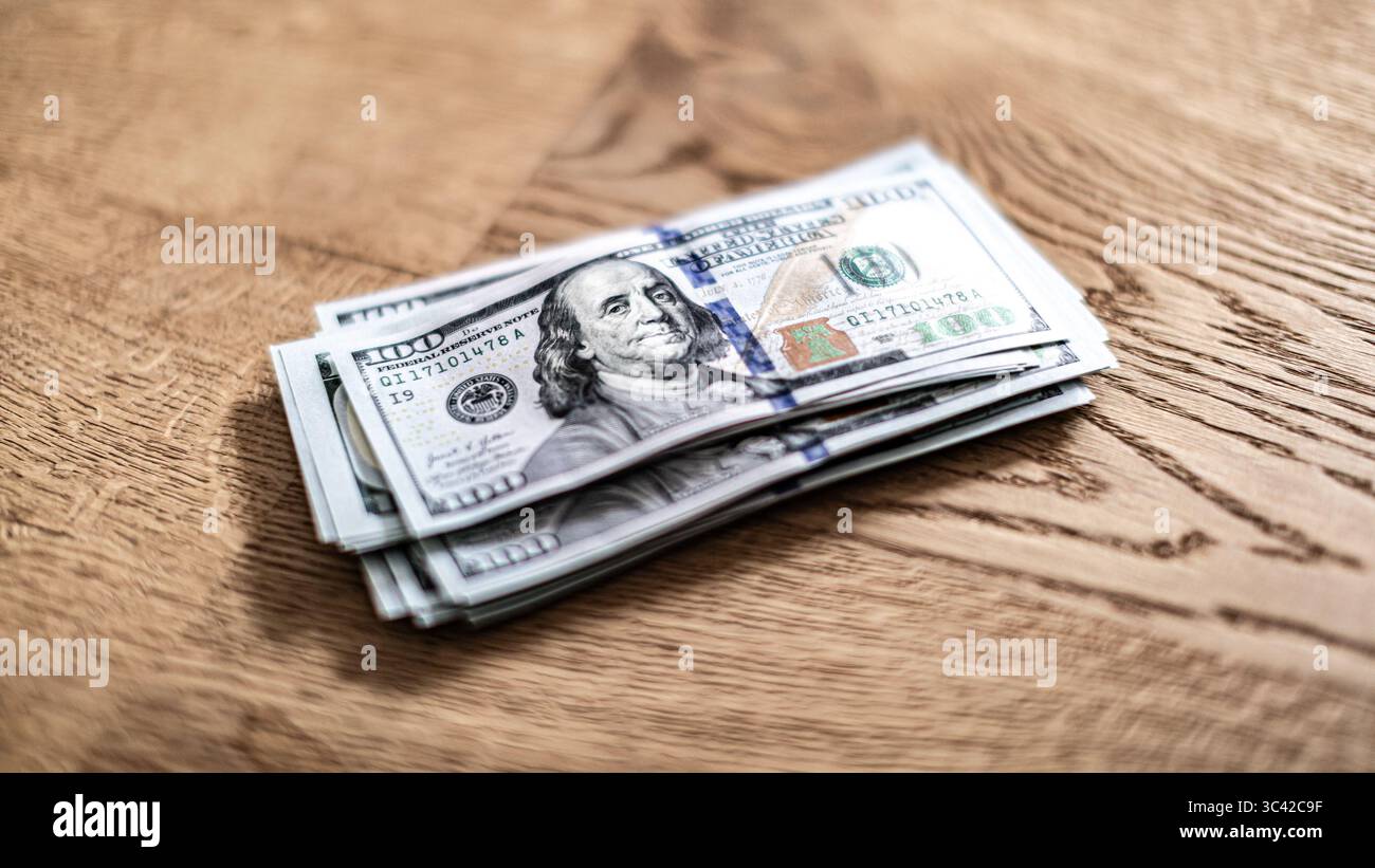 Us currency bills hi-res stock photography and images - Alamy