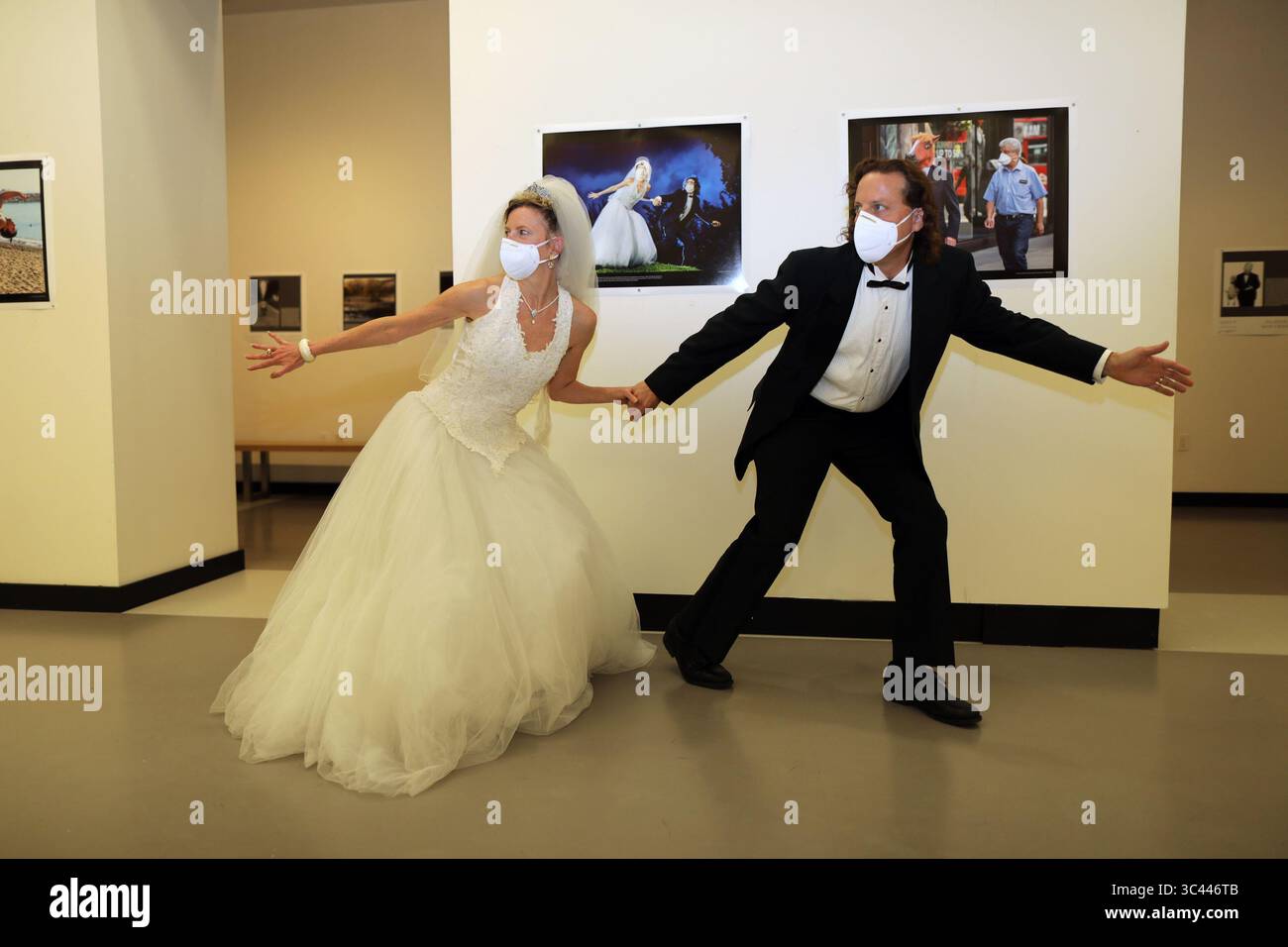 COMMENCEMENT, image size:1300x956