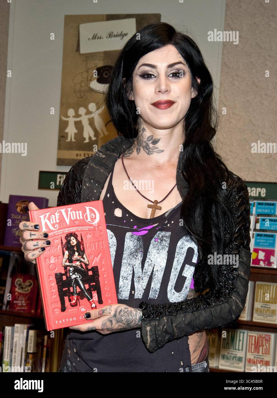 The tattoo chronicles book signing hi-res stock photography and