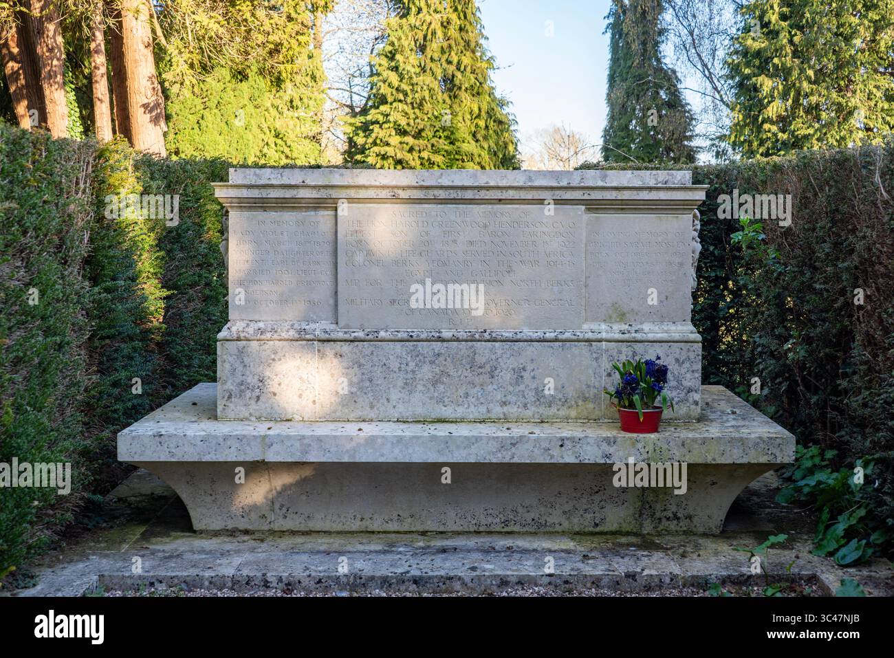 Tomb of Harold Greenwood Henderson, St Mary's Church, Buscot, Oxfordshire, UK Stock Photo