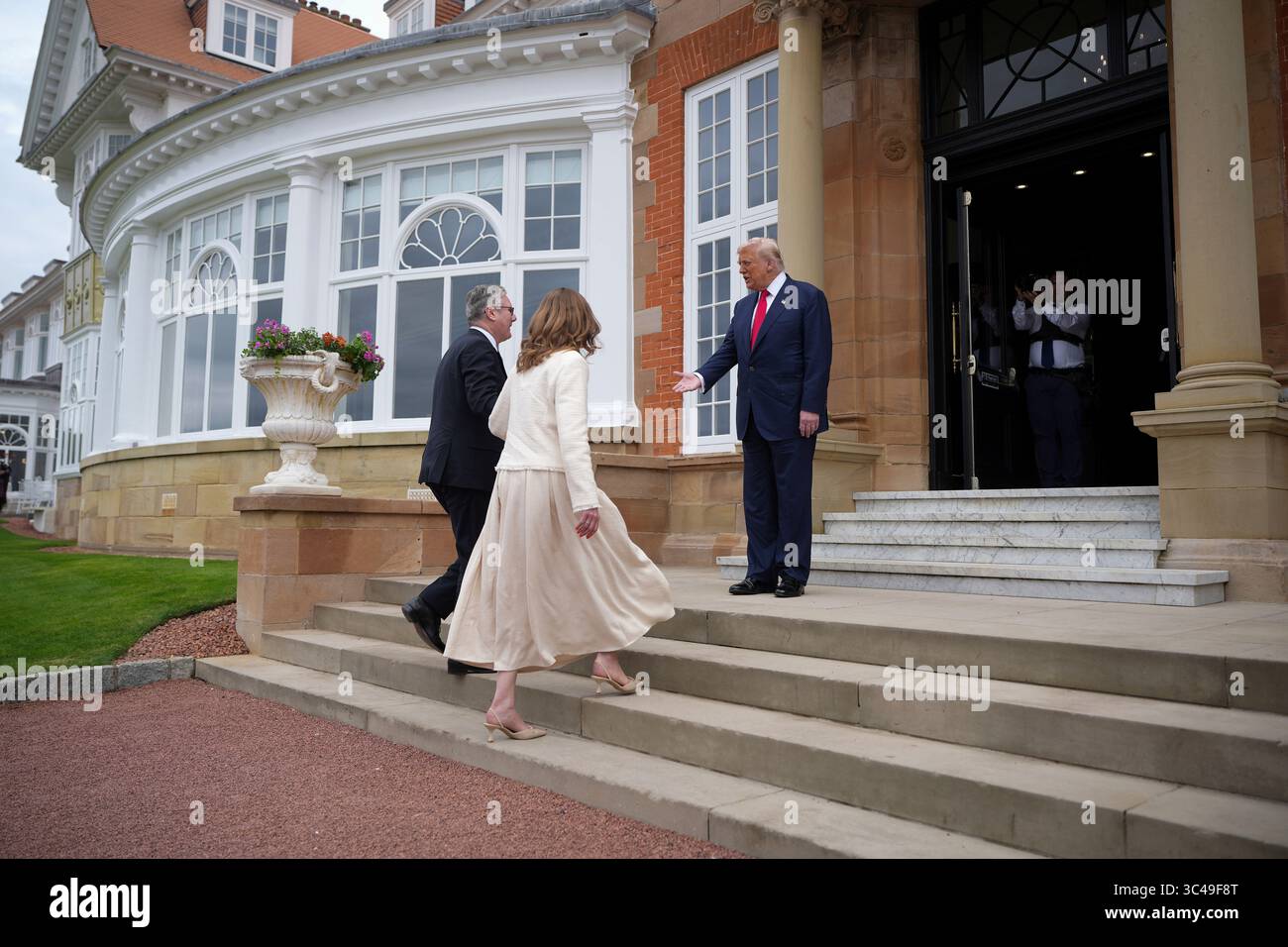 u-s-president-donald-trump-right-welcomes-british-prime-minister