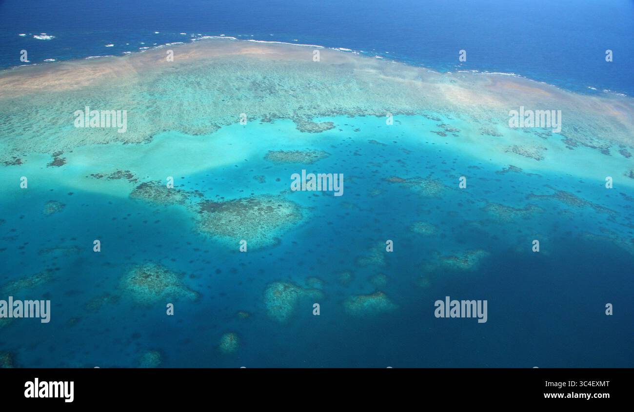 Aerial great barrier reef hi-res stock photography and images - Alamy