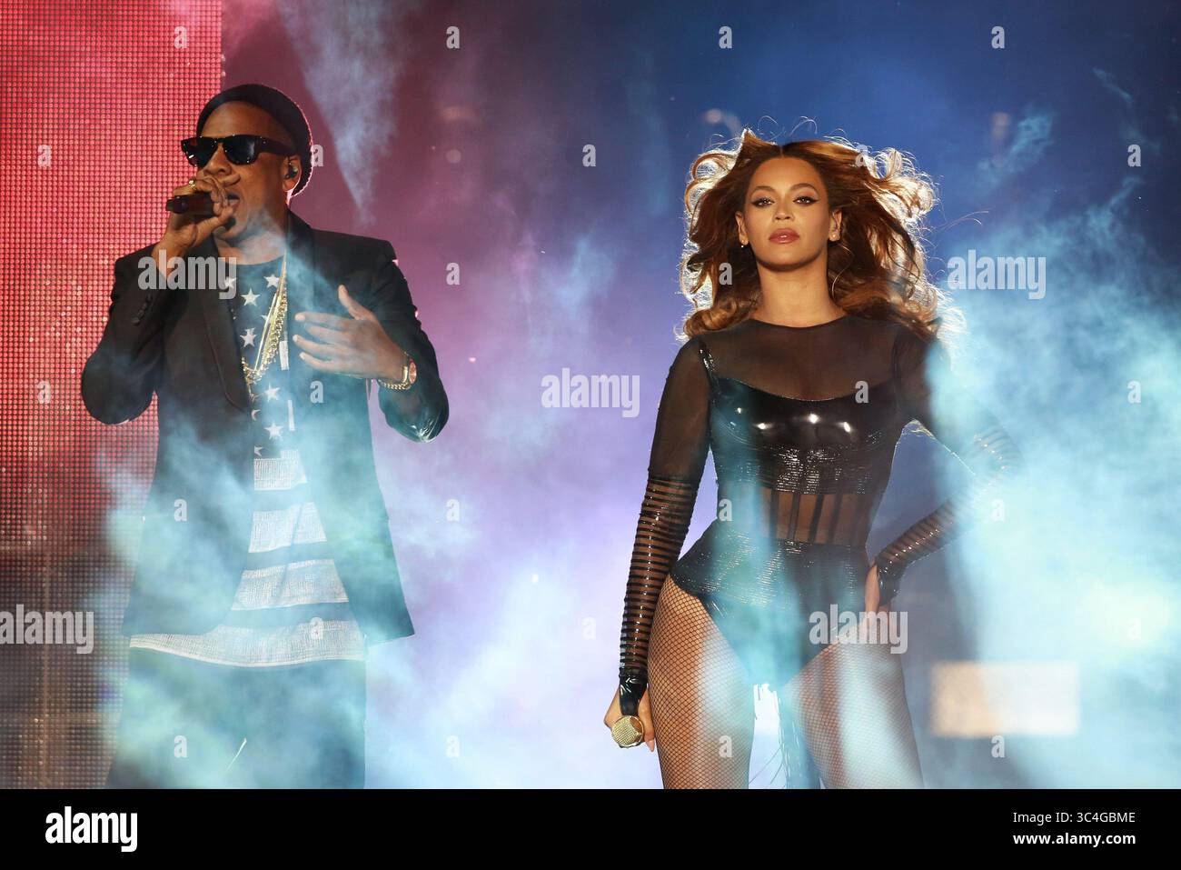 Beyoncé and jay z on the run tour hi-res stock photography and images ...
