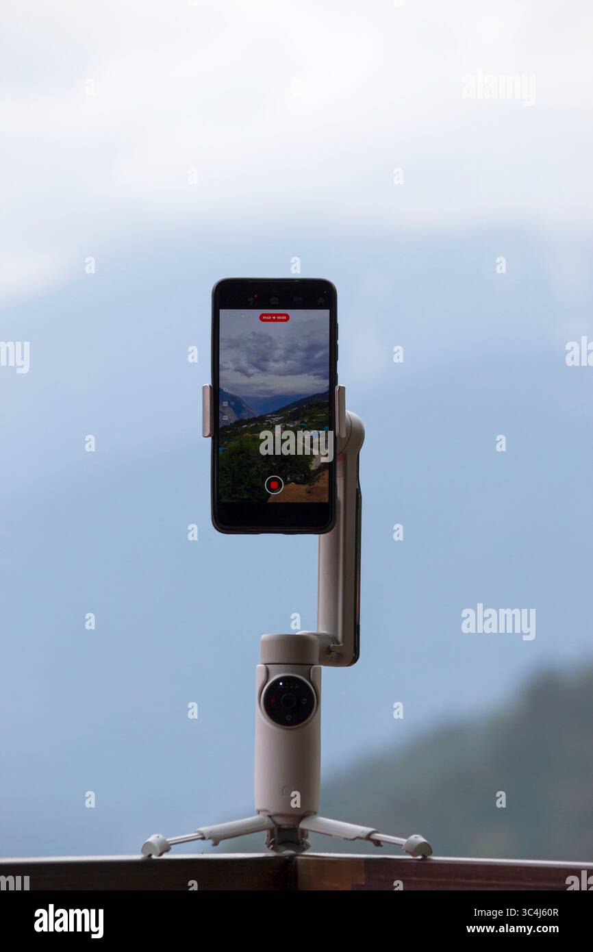 Glimpse of Mobile Gimble capturing a time-lapse in Auli, Joshimath, Uttarakhand, India. Stock Photo
