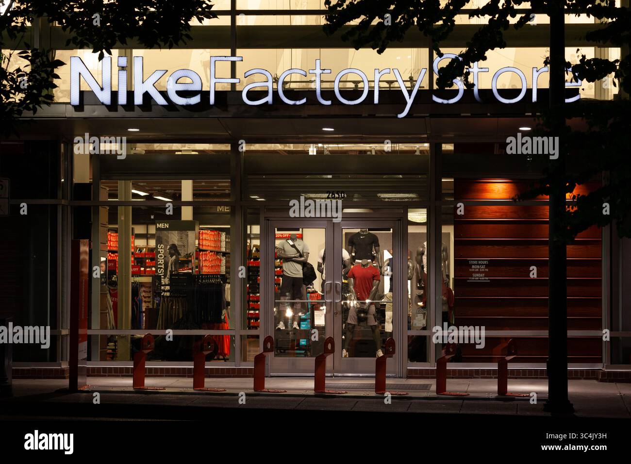 nike outlet store stock