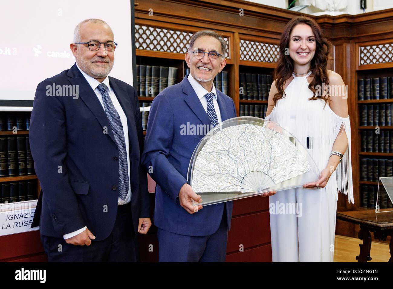 Il Presidente Del Senato Ignazio La Russa al Centro Il Presidente 