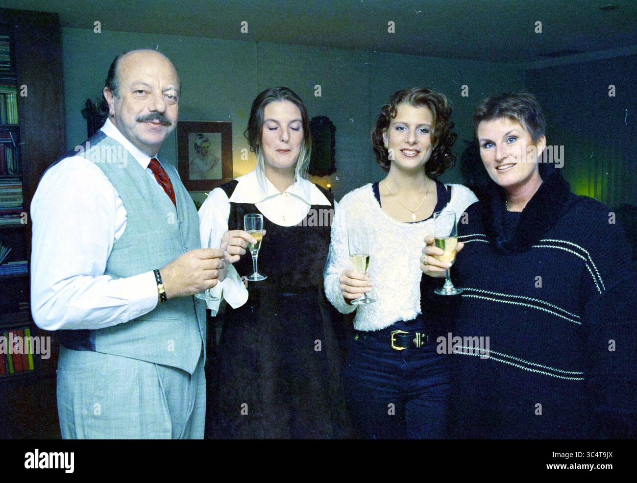 Charlotte coppola signs contract hi-res stock photography and images - Alamy