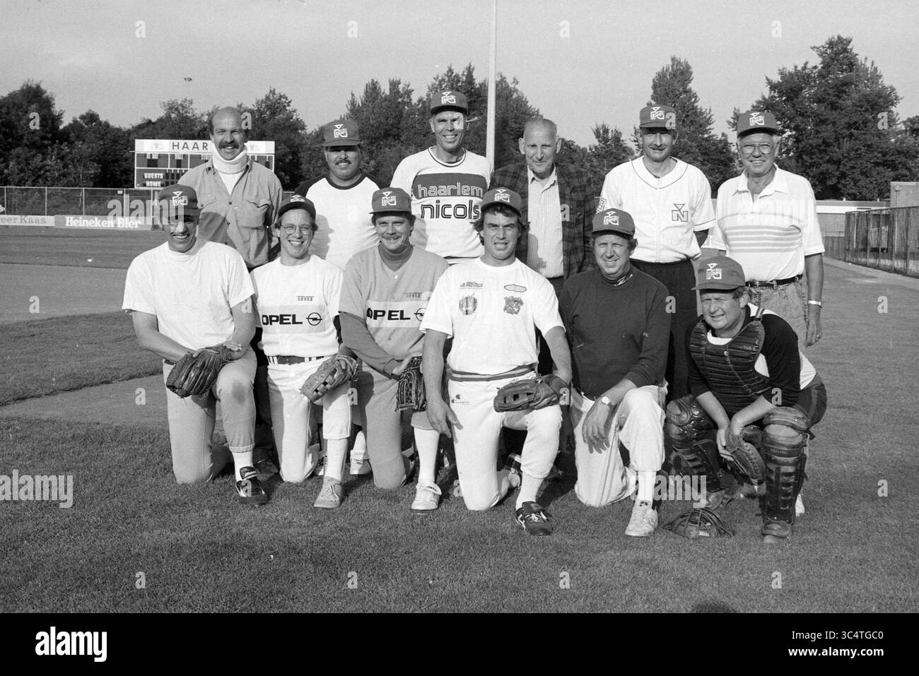 Kneel in two rows hi-res stock photography and images - Alamy