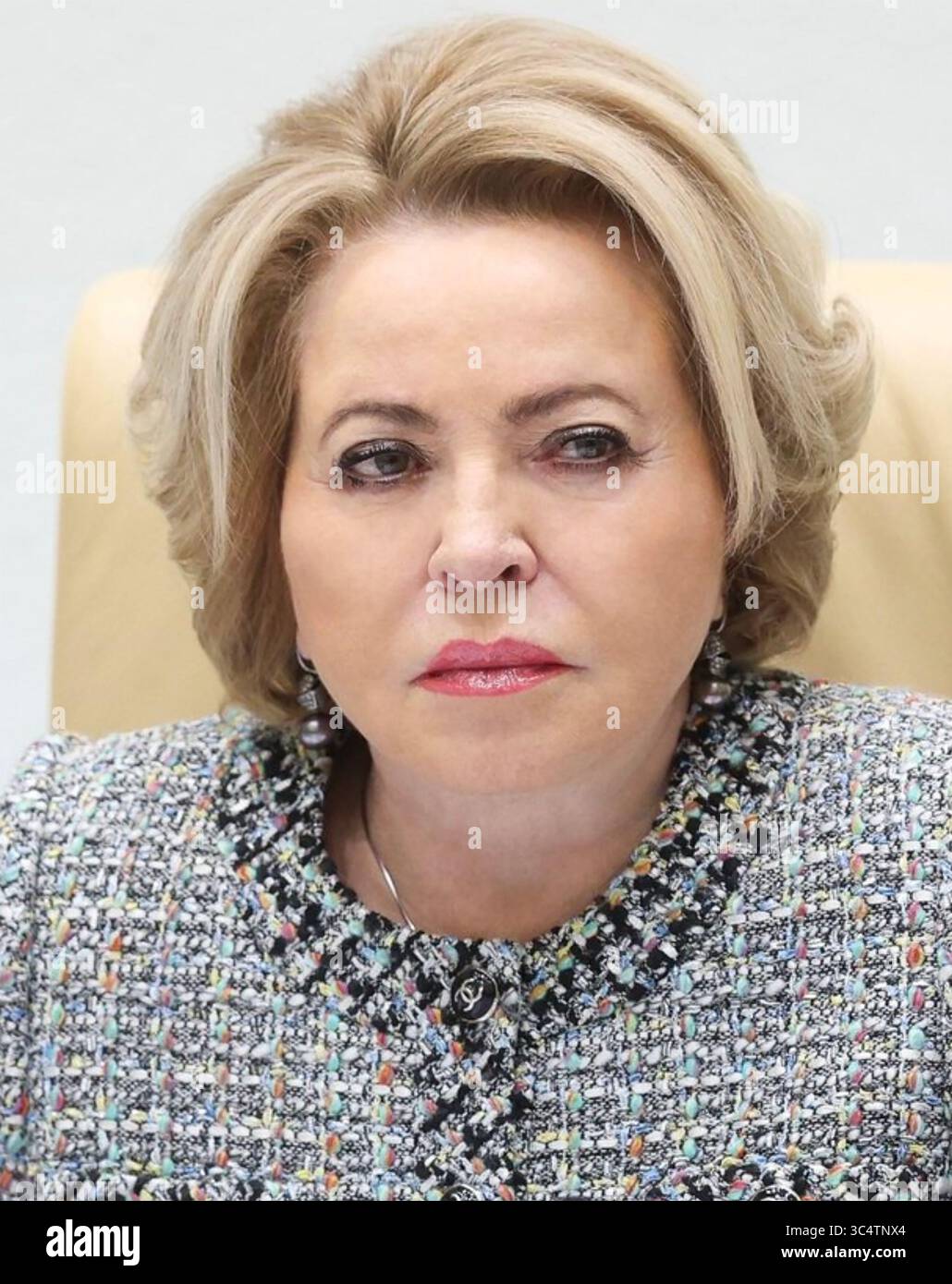 Nopok dumbalarning fotosuratlariga qarang Veb-kamera orqali onlayn jinsiy aloqa