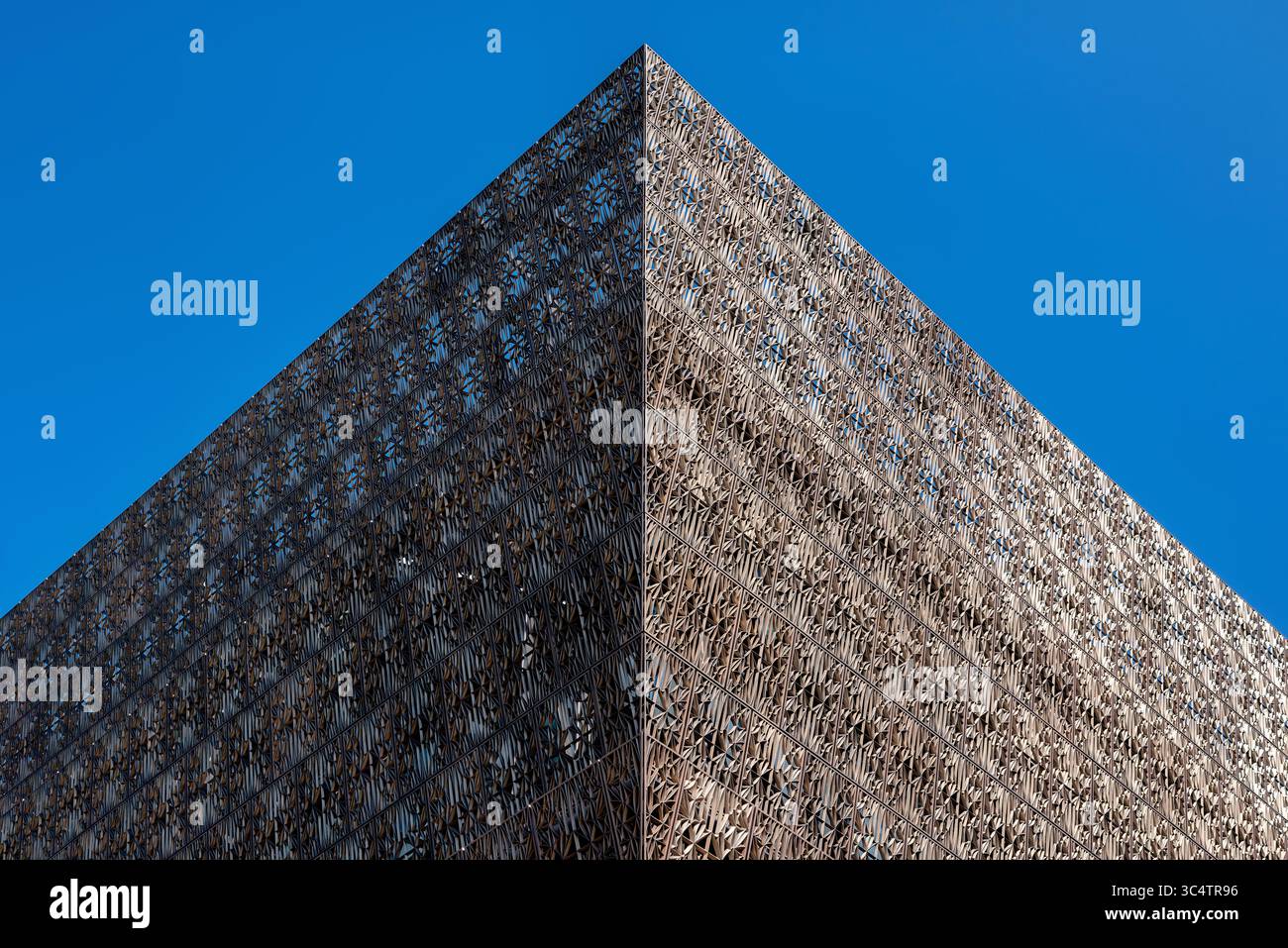 Three tiered facade hi-res stock photography and images - Alamy