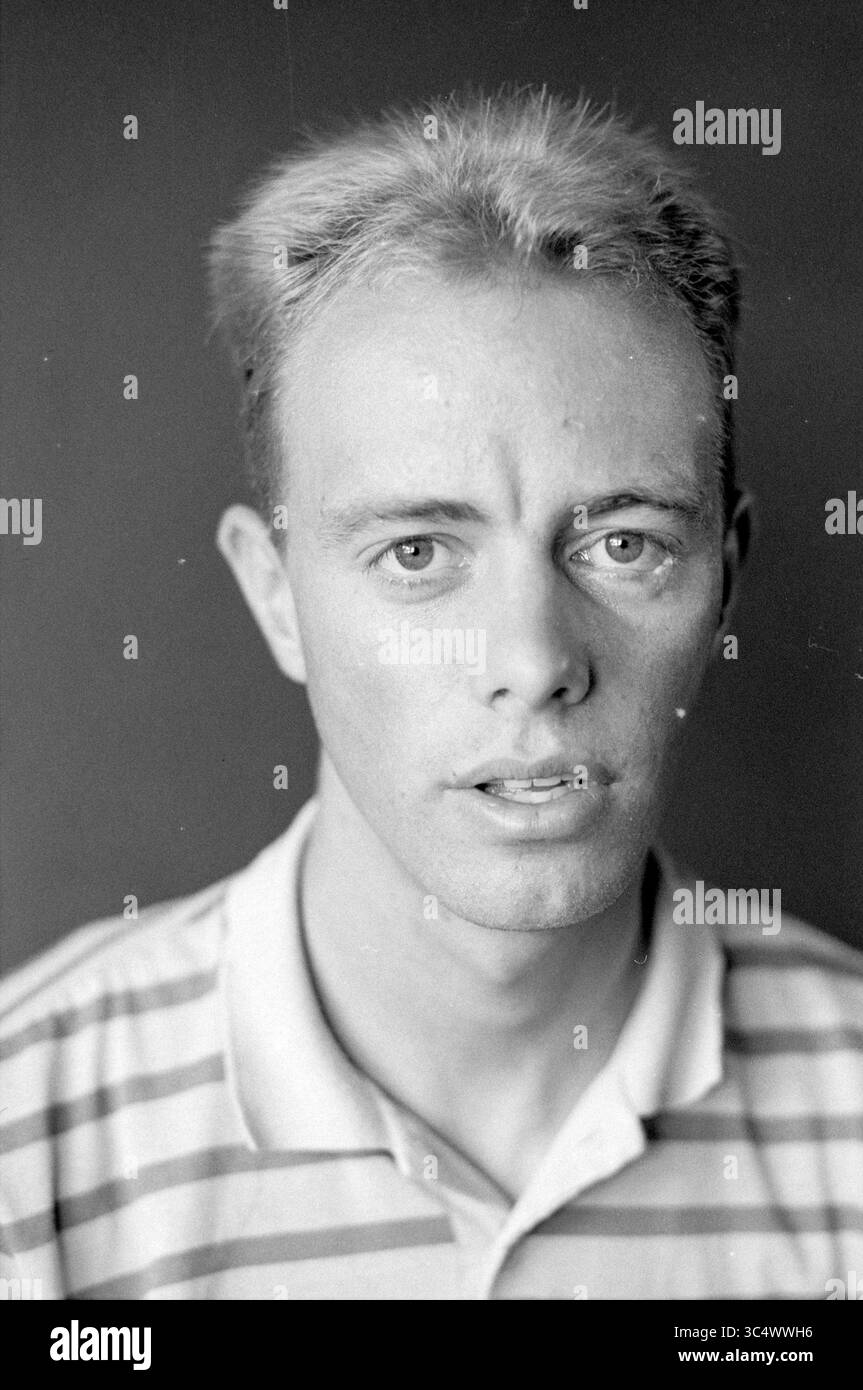 Peter sharp hi-res stock photography and images - Page 2 - Alamy, image size:863x1390