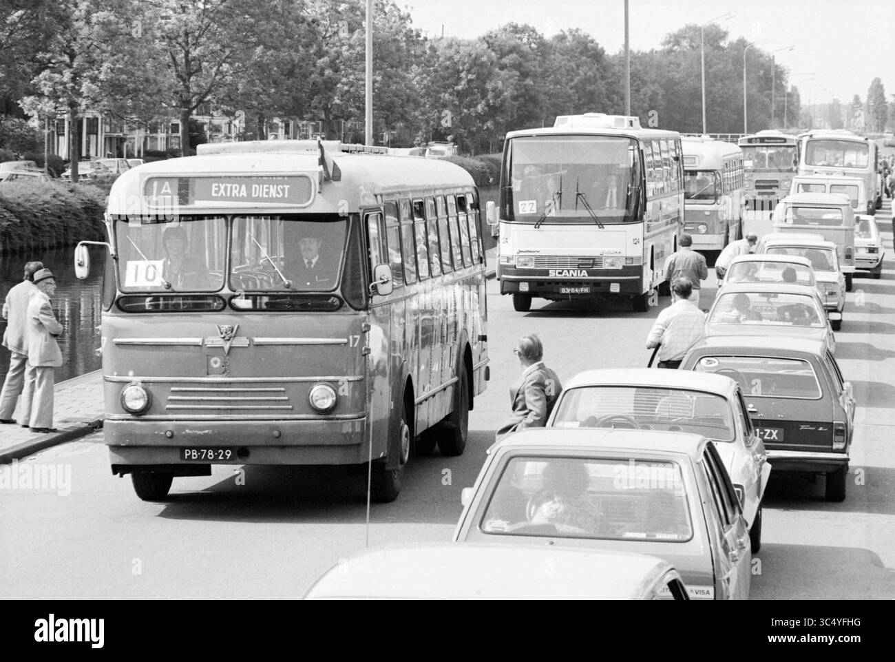 Old buses Black and White Stock Photos & Images - Alamy