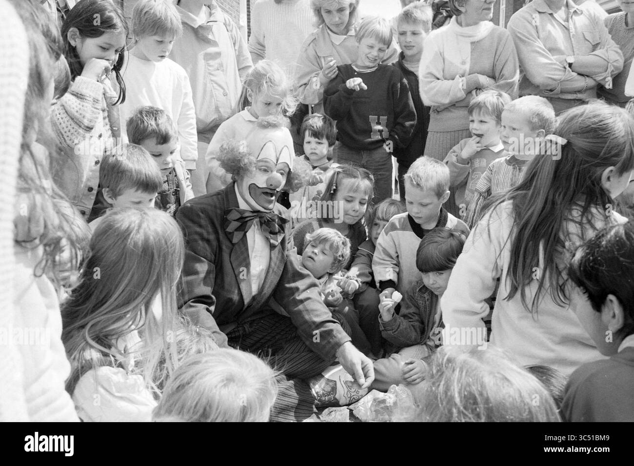 Mesmerized children Black and White Stock Photos & Images - Alamy