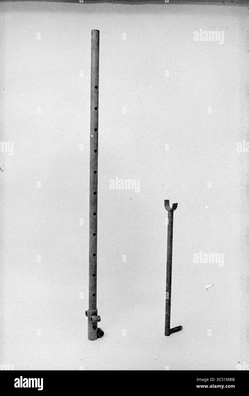 1950 2000 two metal rods hi-res stock photography and images - Alamy