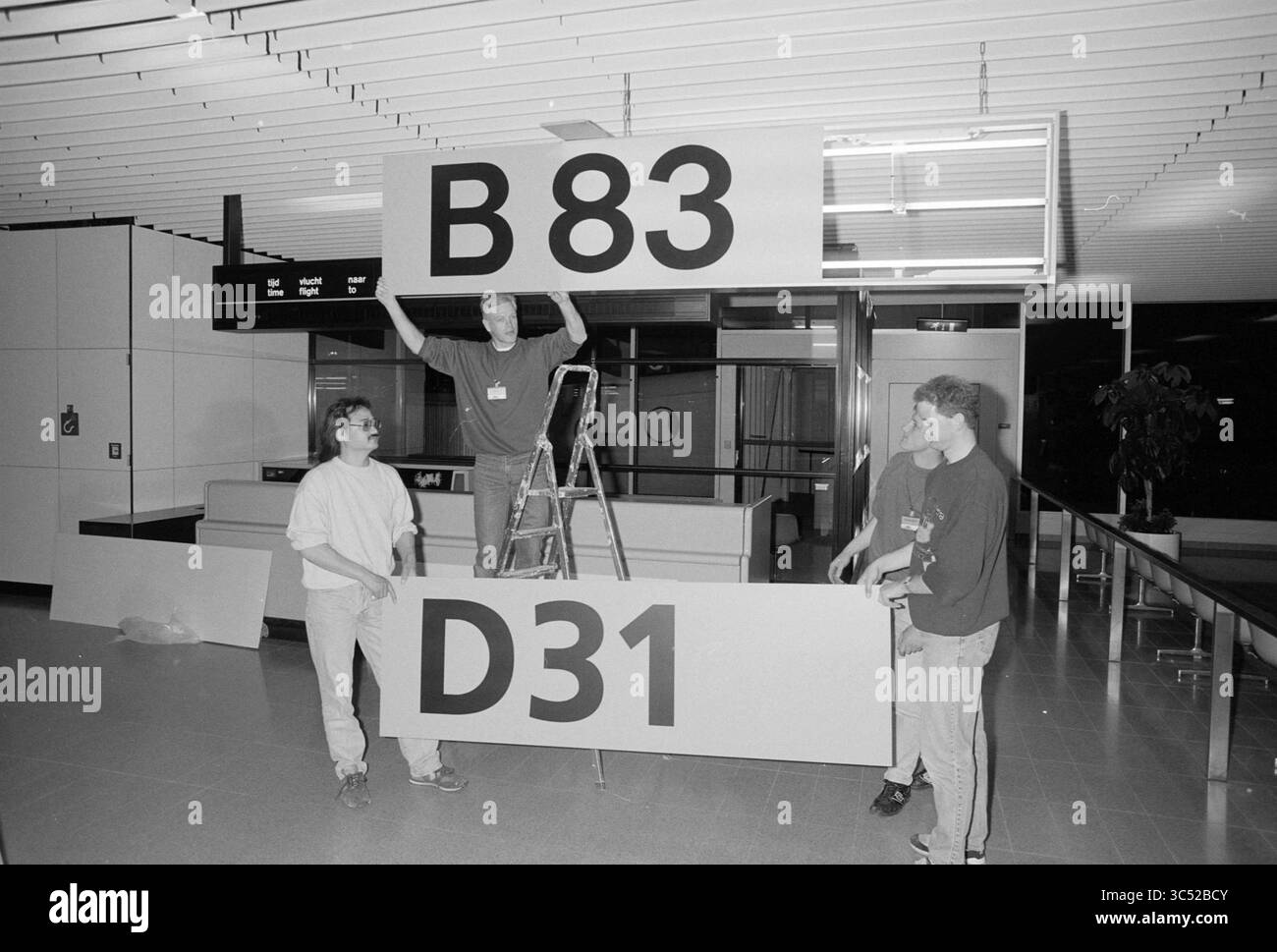 Signs replacing piers, Schiphol, Schiphol, 26-04-1992 Whizgle News ...