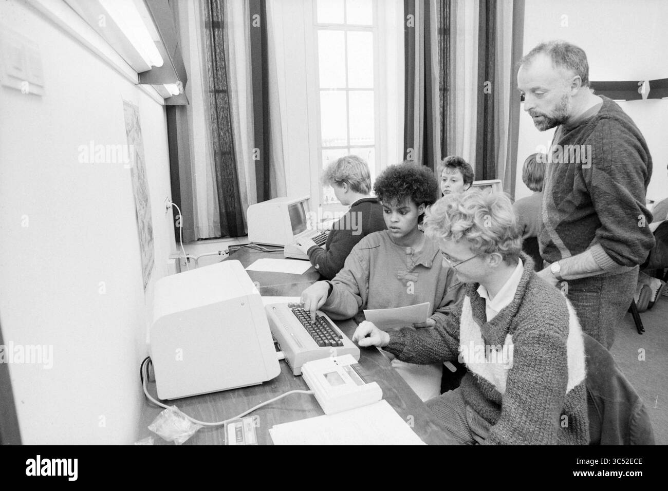 Computer lessons paulusschool hi-res stock photography and images - Alamy