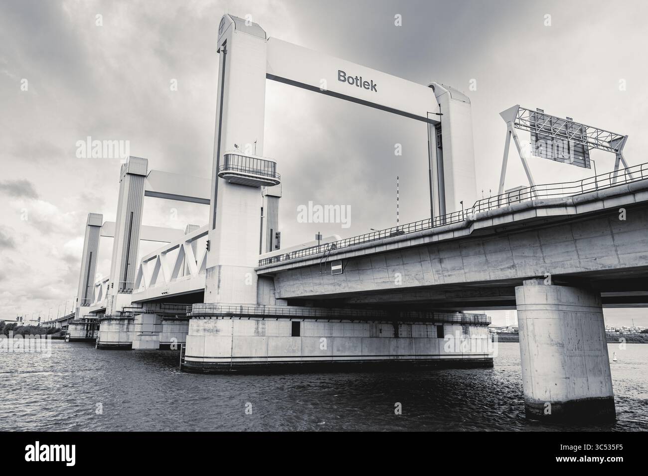 Oude maas netherlands hi-res stock photography and images - Alamy