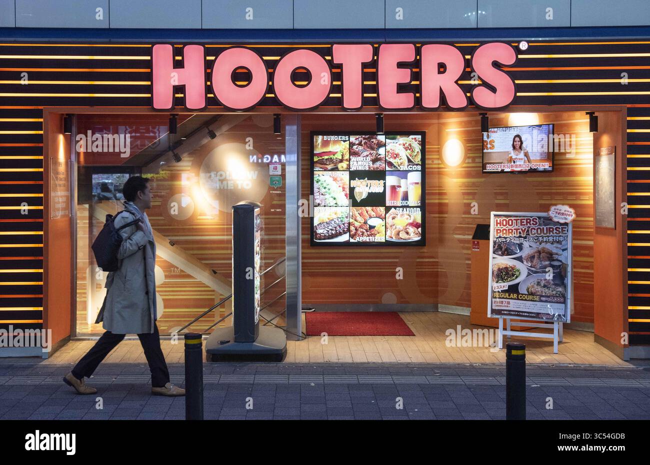December 19, 2019, Tokyo, Japan: American restaurant chain, Hooters seen in Tokyo, Japan. (Credit Image: © Budrul Chukrut/SOPA Images via ZUMA Wire) Stock Photo
