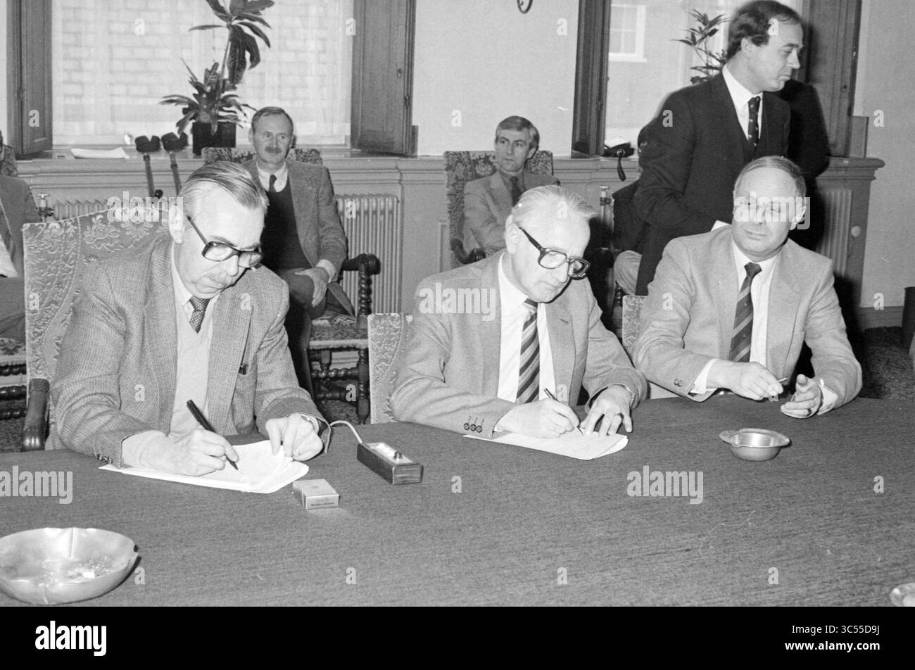 1950 2000 two men sign documents hi-res stock photography and images ...