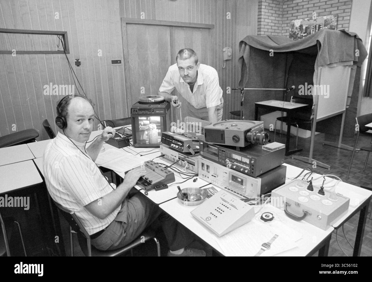Makeshift soundproof area hi-res stock photography and images - Alamy