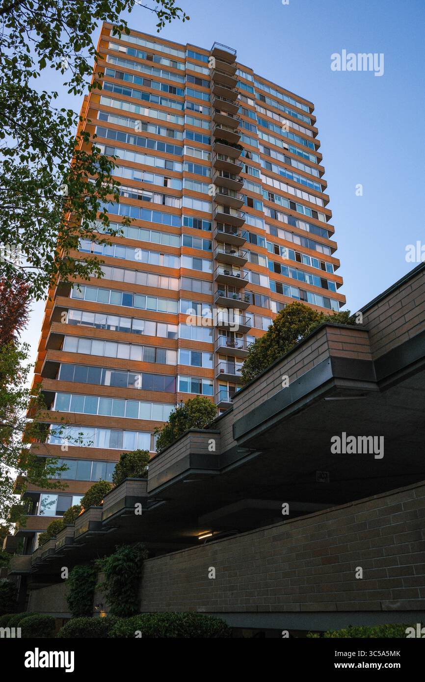 High-End Apartments With Panoramic Views Of City photo