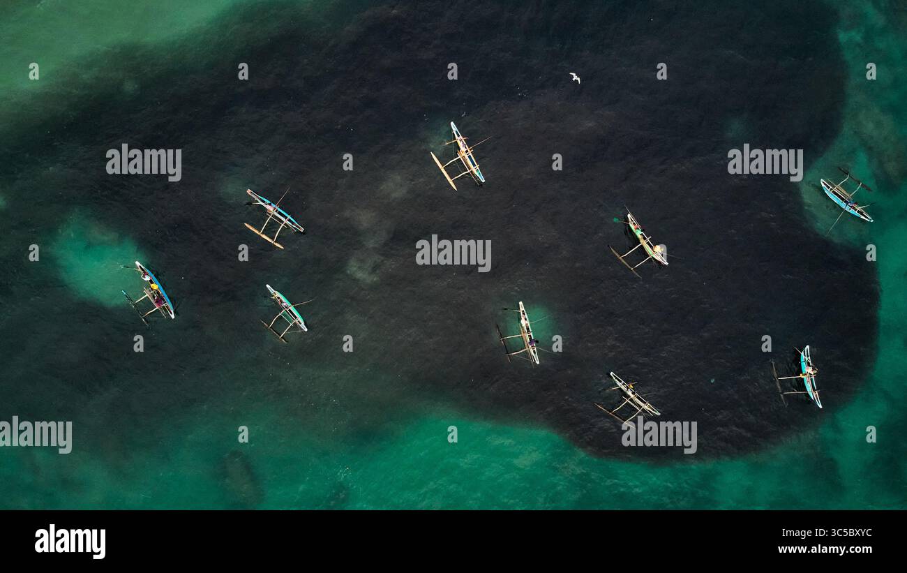 Aerial view of boats of fishermen fishing in the ocean Stock Photo - Alamy