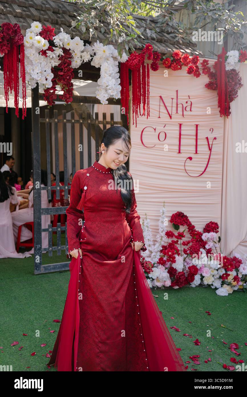 Vietnamese wedding hi-res stock photography and images - Alamy
