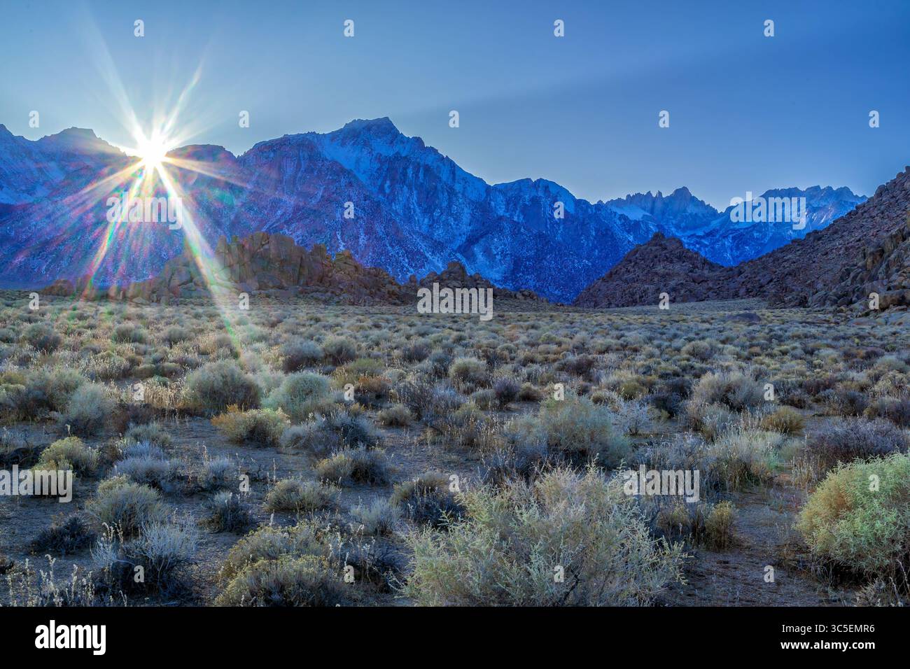 Arid landscape sierra mountains hi-res stock photography and images - Alamy