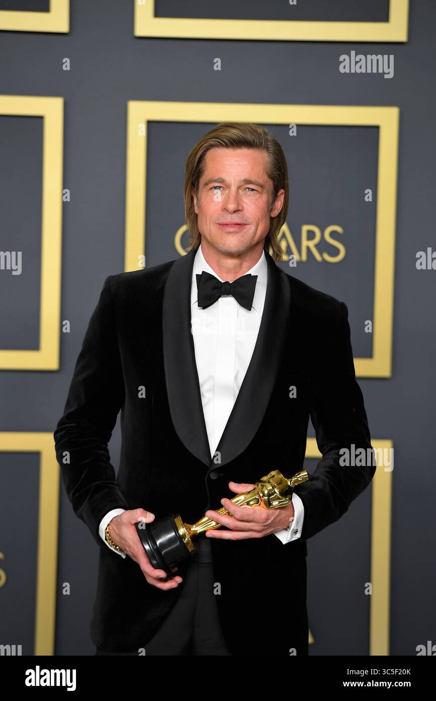 Brad pitt with his best supporting actor oscar for once upon a time in  hollywood in the press room at the 92nd academy awards held at the dolby  theatre in hollywood, los, image size:866x1390