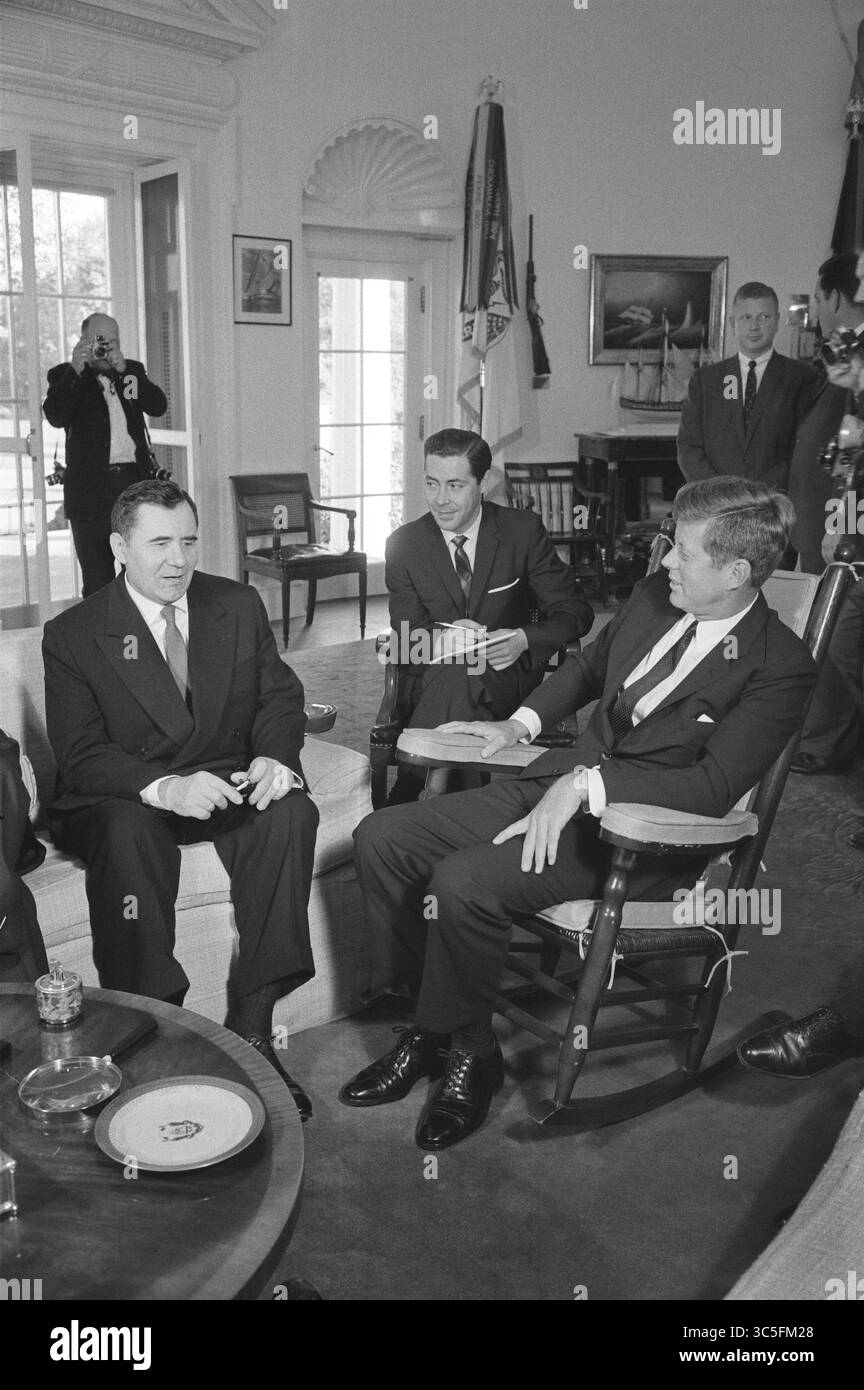 Oval office photograph hi-res stock photography and images - Alamy