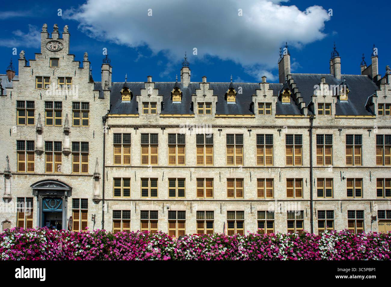 Outside general view antwerp hi-res stock photography and images - Alamy