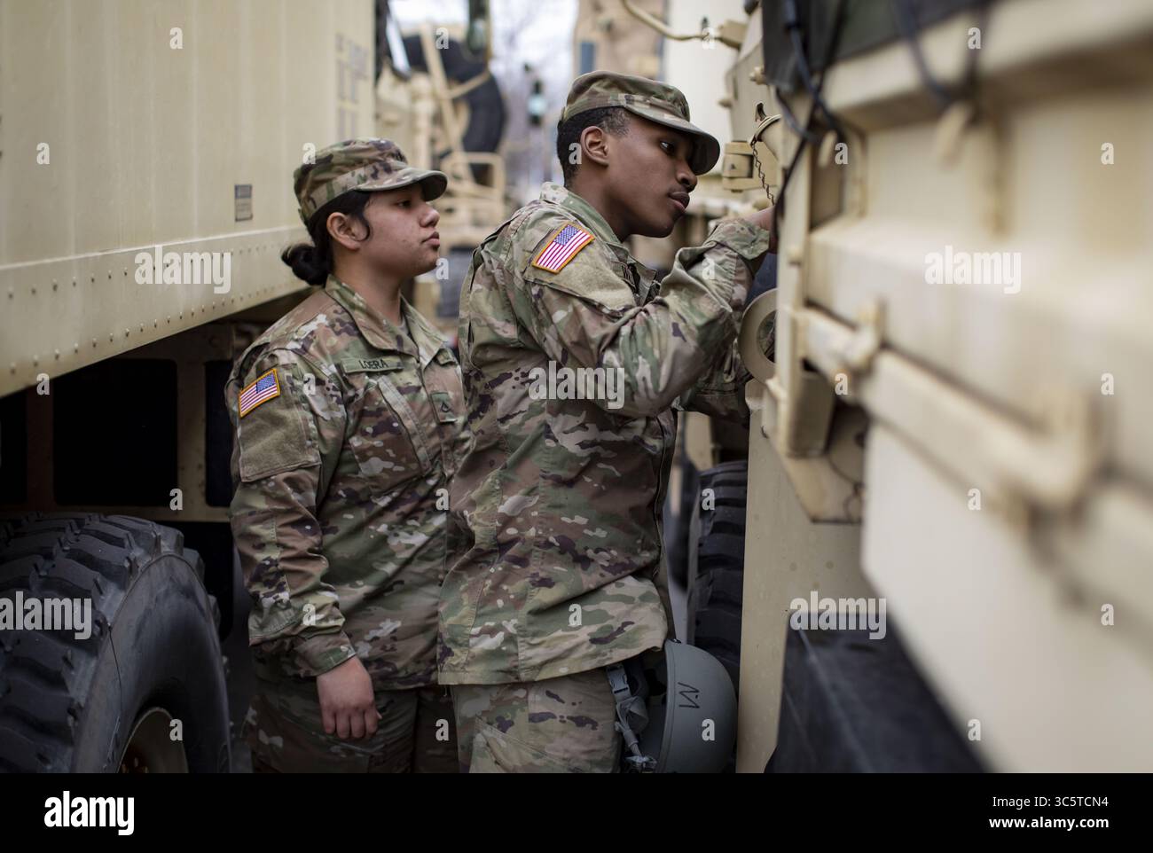 March 26, 2020, IL, USA: Illinois National Guard members Pfc. Isis Loera and Pfc. Isaiah Wallace do vehicle checks as their convoy arrives back at the Rivers Casino parking lot after completing a day of coronavirus testing Thursday, March 26, 2020. (Credit Image: © TNS via ZUMA Wire) Stock Photo