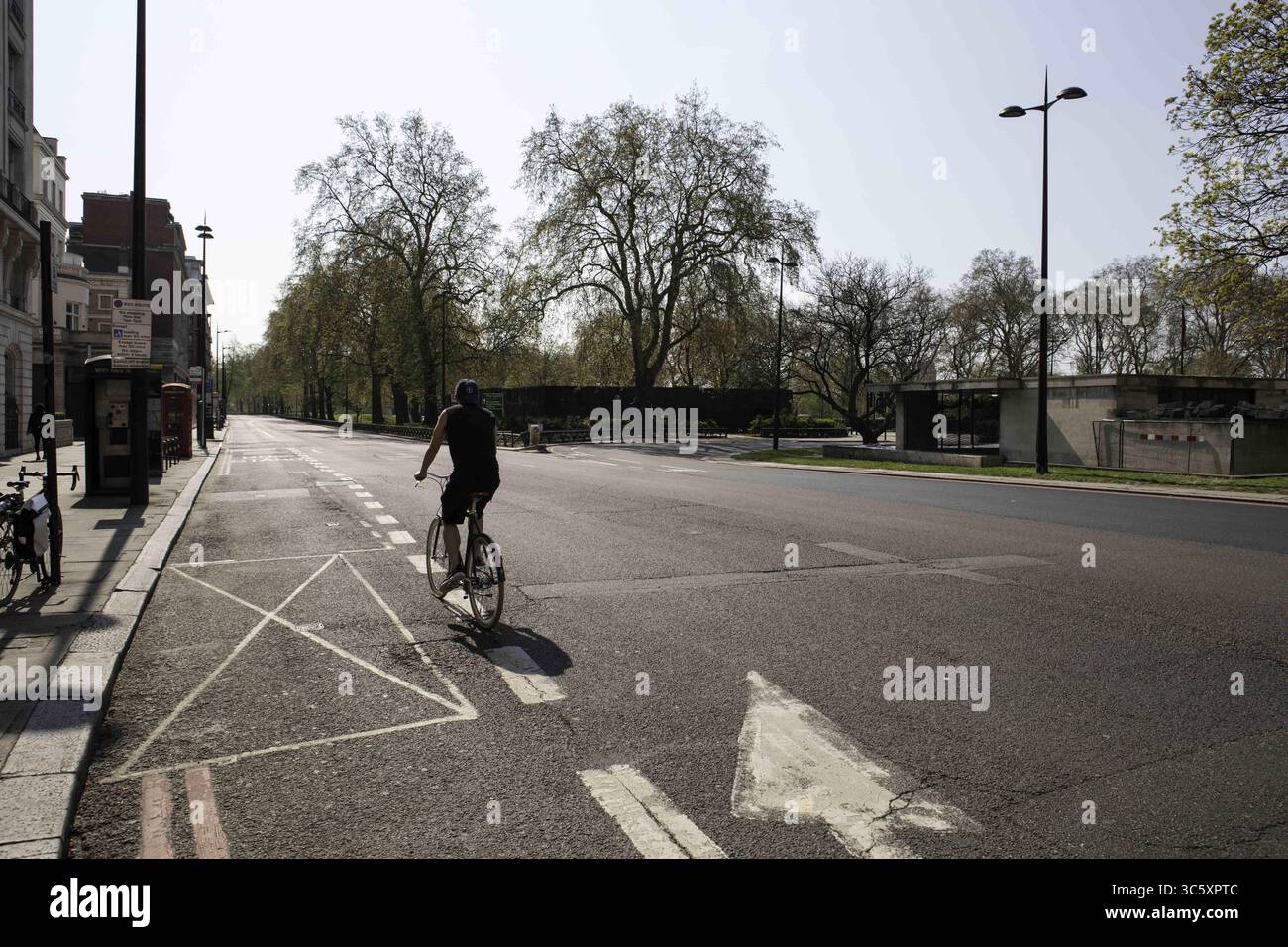 April 11, 2020, London, United Kingdom: Almost deserted Park Ln Street during lockdown due to corona virus pandemic..United Kingdom Health Ministry recorded a total of 84,279 infections and 10,612 death since the beginning of the outbreak. (Credit Image: © Rahman Hassani/SOPA Images via ZUMA Wire) Stock Photo