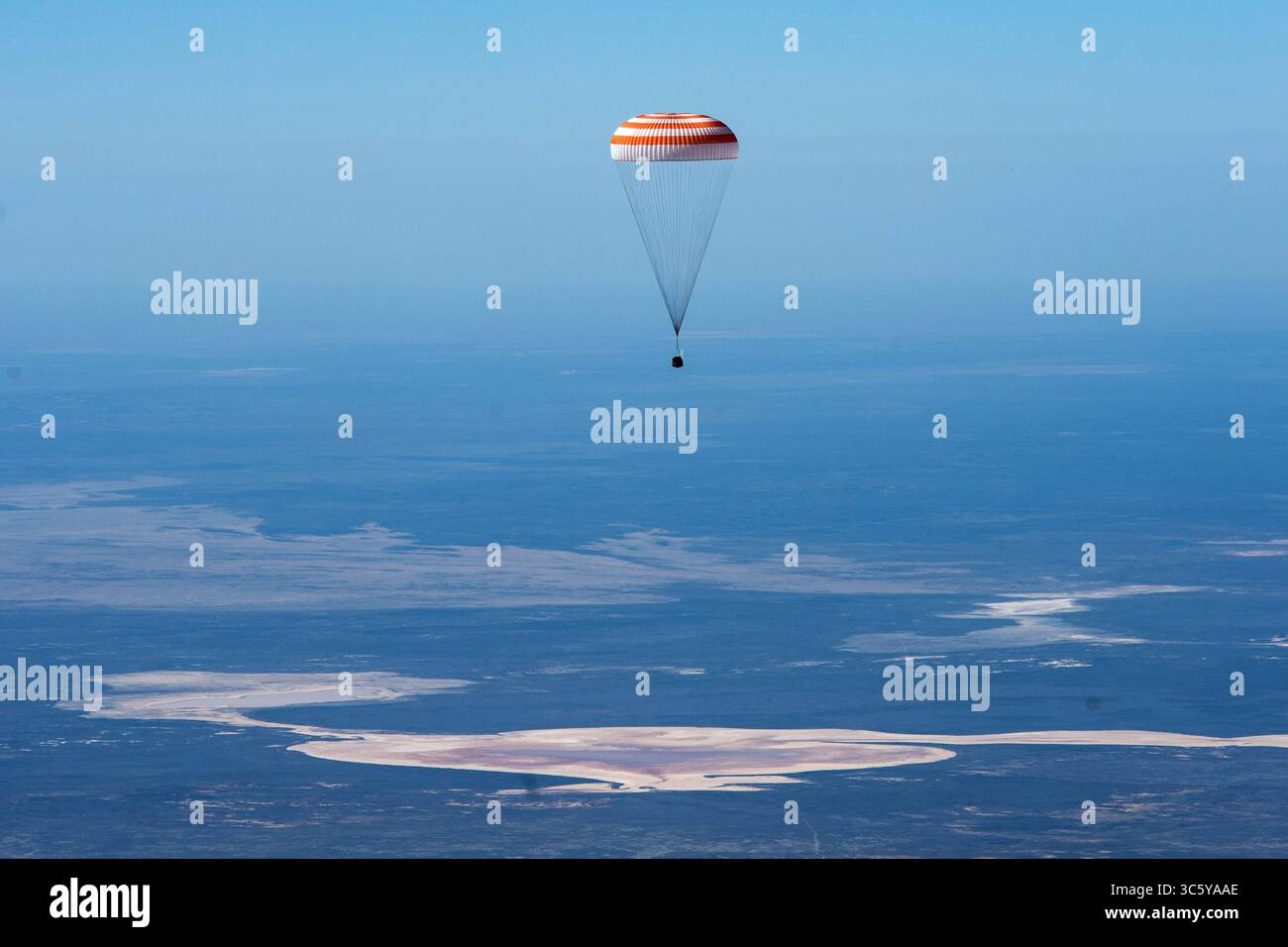 April 17, 2020, Zhezkazgan, Kazakhstan: The Soyuz MS-15 spacecraft carrying Expedition 62 crew members NASA astronauts Andrew Morgan, Jessica Meir and Roscosmos cosmonaut Oleg Skripochka drifts back to Earth in a remote area near the town of Zhezkazgan, Kazakhstan. (Credit Image: © Andrey Shelepin/Nasa/Planet Pix via ZUMA Wire) Stock Photo