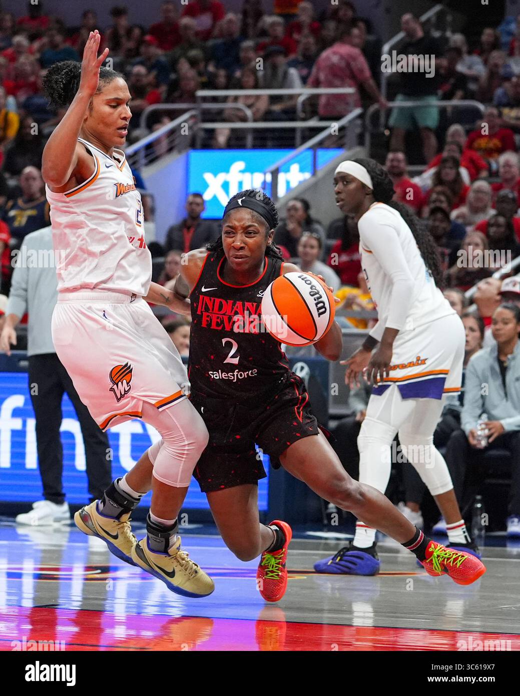 Indiana Fever Guard Aari McDonald 2 Drives Past Phoenix Mercury Indiana Fever Guard Aari Mcdonald 2 Drives Past Phoenix Mercury Forward Alyssa Thomas 25 In The Second Half Of A Wnba Basketball Game In Wednesday July 30 2025 Ap Conroy 3C619X7 