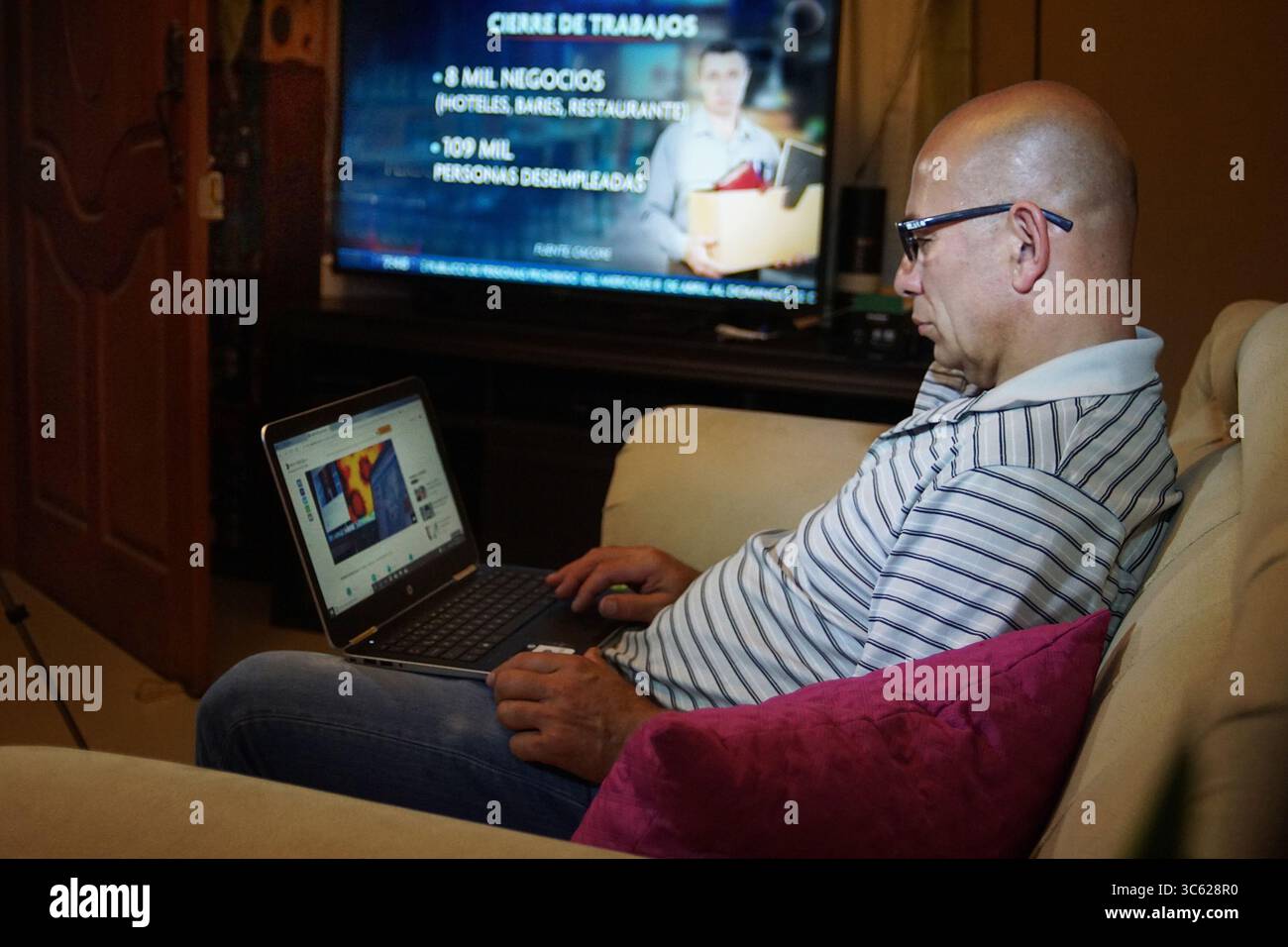 April 1, 2020: 1/4/20 Victor Solano con 33 aÃƒÂ±os de laborar en la UCR en  la secciÃƒÂ³n Editorial, dice estar trabajando desde su casa de  habitaciÃƒÂ³n en El LLano de San Miguel