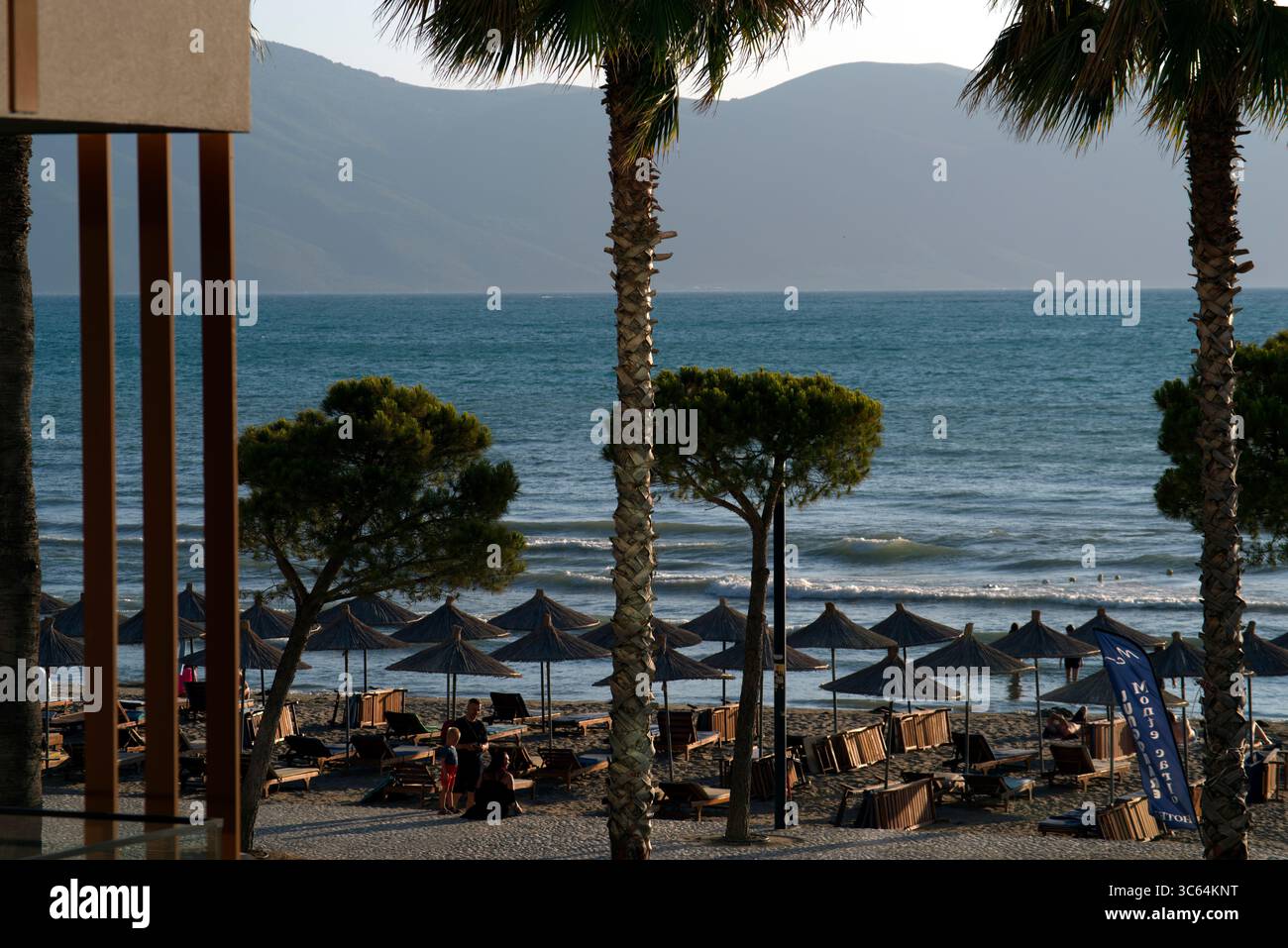Sole e mare spiaggia hi-res stock photography and images - Alamy