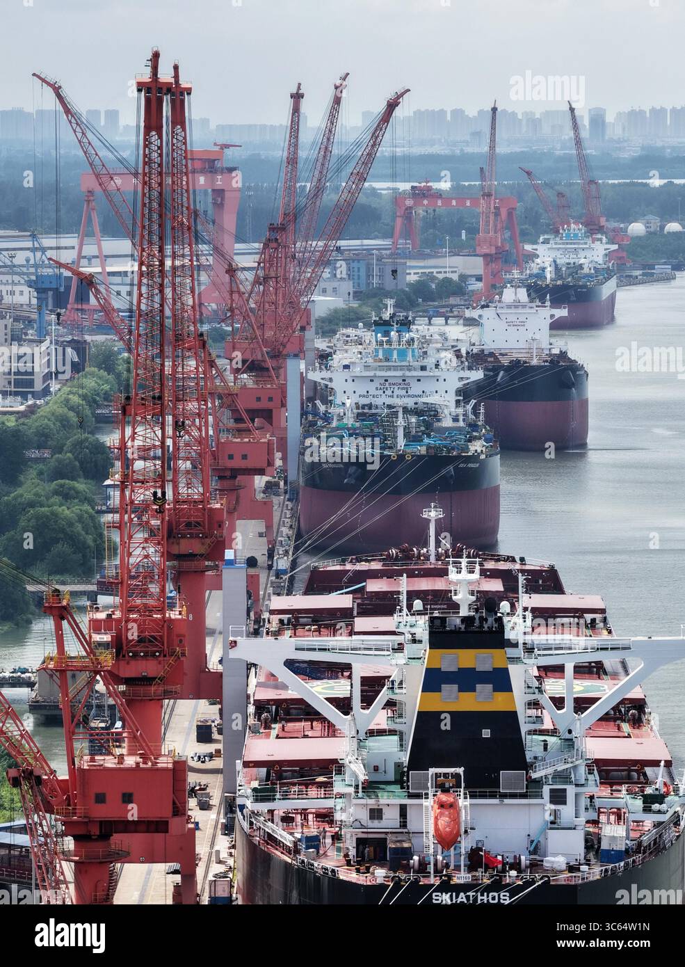 Aerial photo shows busy ship building in Yangzhou City, east China's ...
