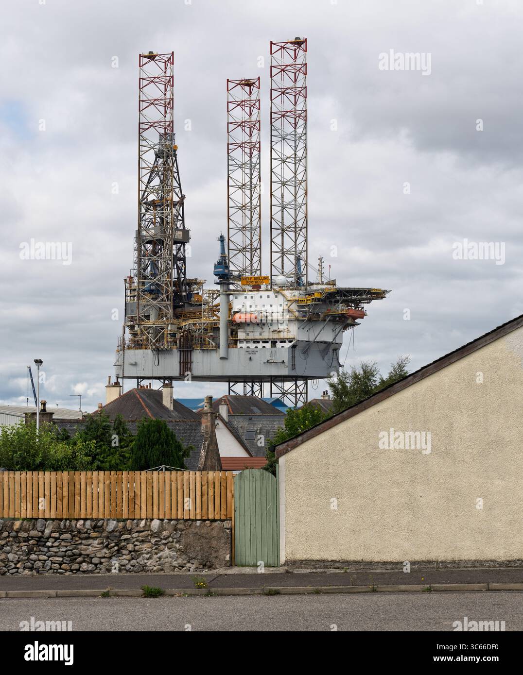 Shelf drilling fortress hi-res stock photography and images - Alamy