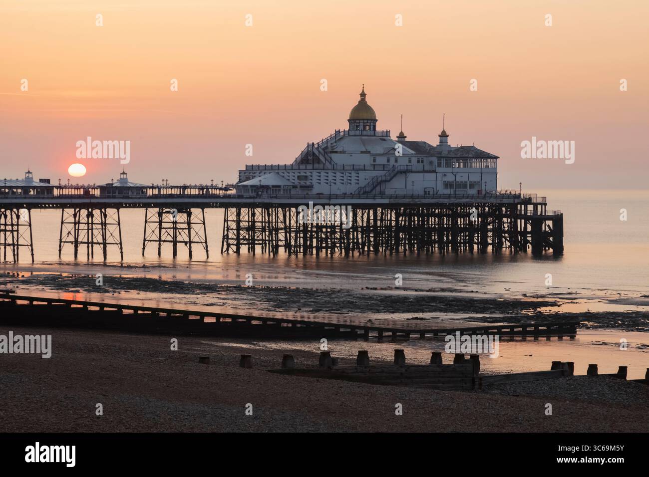 England, Sussex, East Sussex, Eastbourne, Eastbourne Pier and Beach at Sunrise Stock Photo