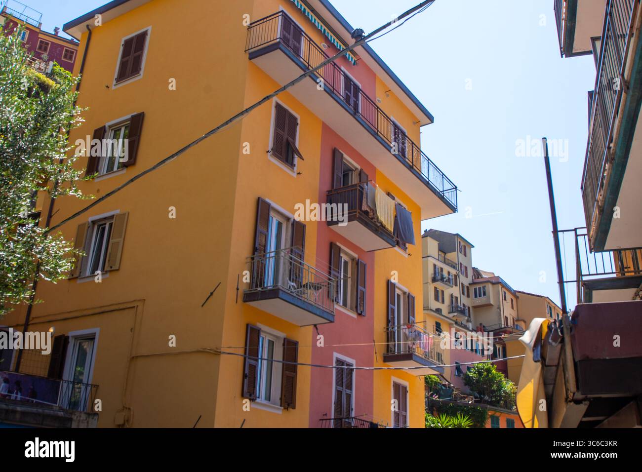 Yellow Home Colorful Houses Buildings Manarola Italian Narrow Empty yellow-home-colorful-houses-buildings-manarola-italian-narrow-empty