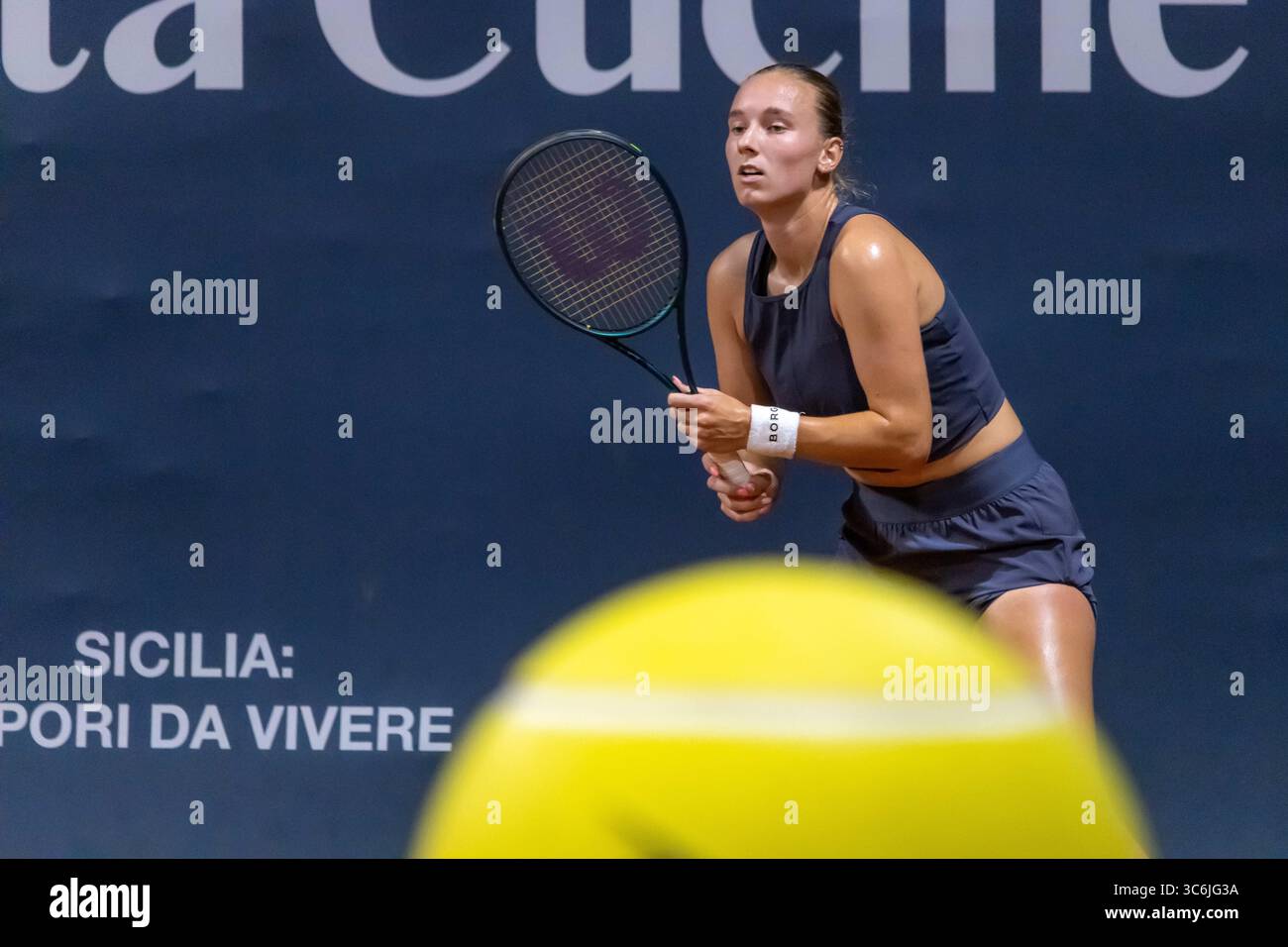 Palermo, Italy. 25th July, 2025. Palermo Ladies Open 2025: Anouk Koevermans beats Kaitlin Quevedo 6-4 6-1. (Credit Image: © Antonio Melita/Pacific Press via ZUMA Press Wire) EDITORIAL USAGE ONLY! Not for Commercial USAGE! Stock Photo
