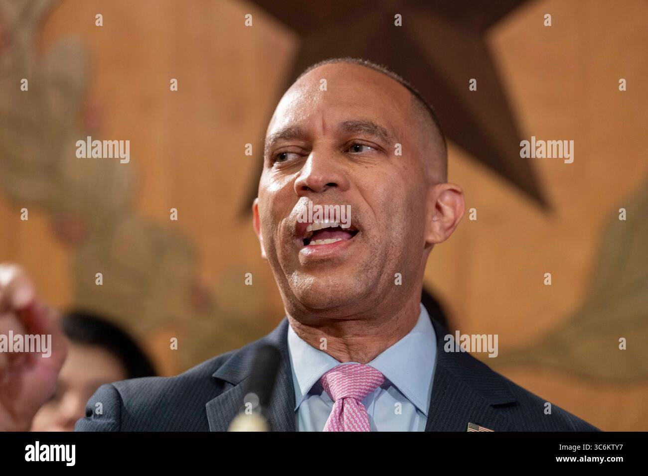 Austin, United States. 31st July, 2025. U.S. House Minority Leader HAKEEM JEFFRIES, D N.Y. speaks during a press conference with Texas Democratic leaders at the Texas Capitol on July 31, 2025. Democrats are fighting mid-decade Republican redistricting efforts influenced by President Donald Trump. Credit: Bob Daemmrich/Alamy Live News Stock Photo