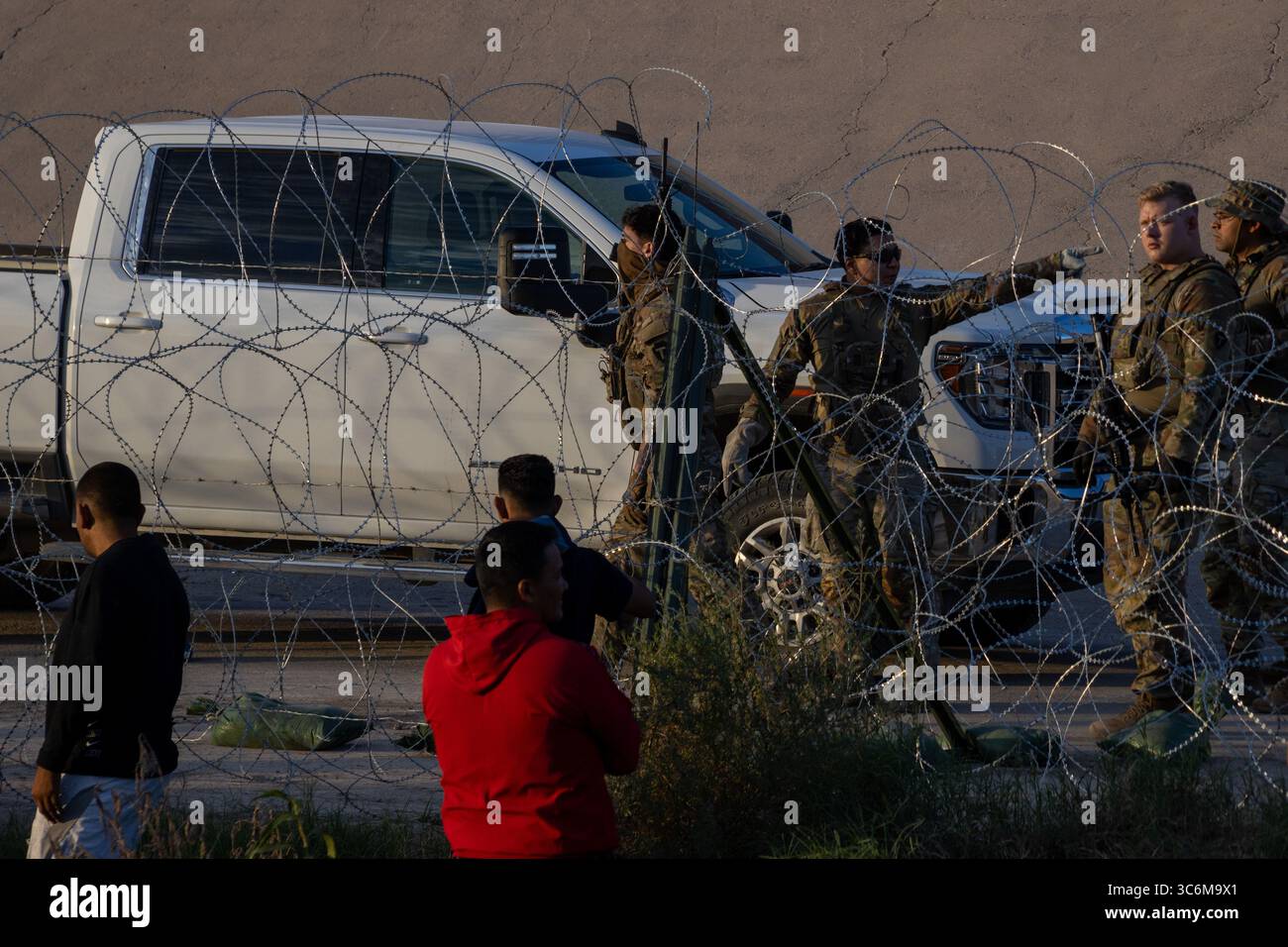 Military personnel processing hi-res stock photography and images - Alamy