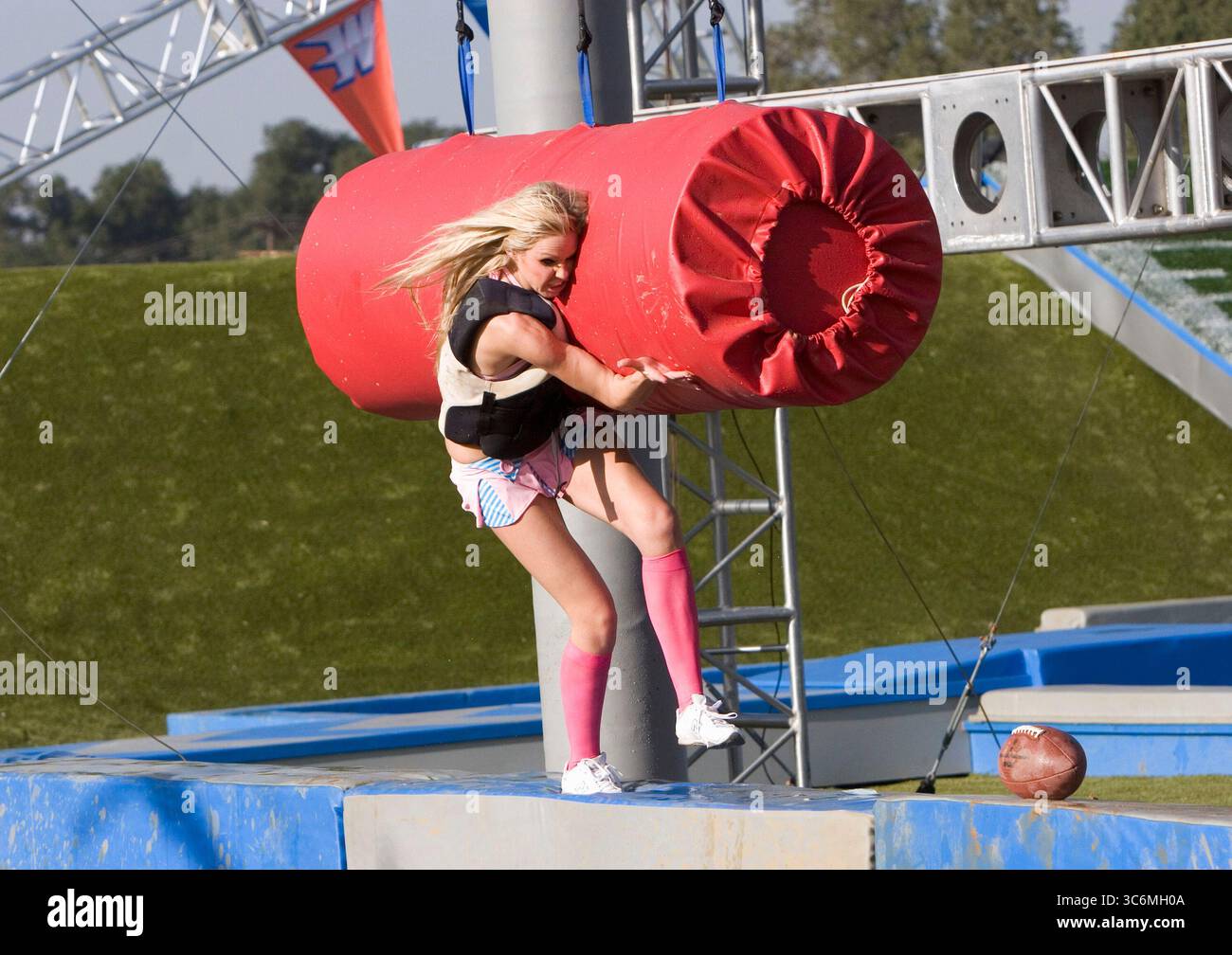 WIPEOUT - ''Episode 206'' - Ready, set, hike! Just in time for the ...